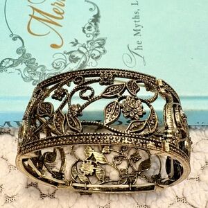 Floral Leaf Filigree Antiqued Gold Stretch Bangle Bracelet